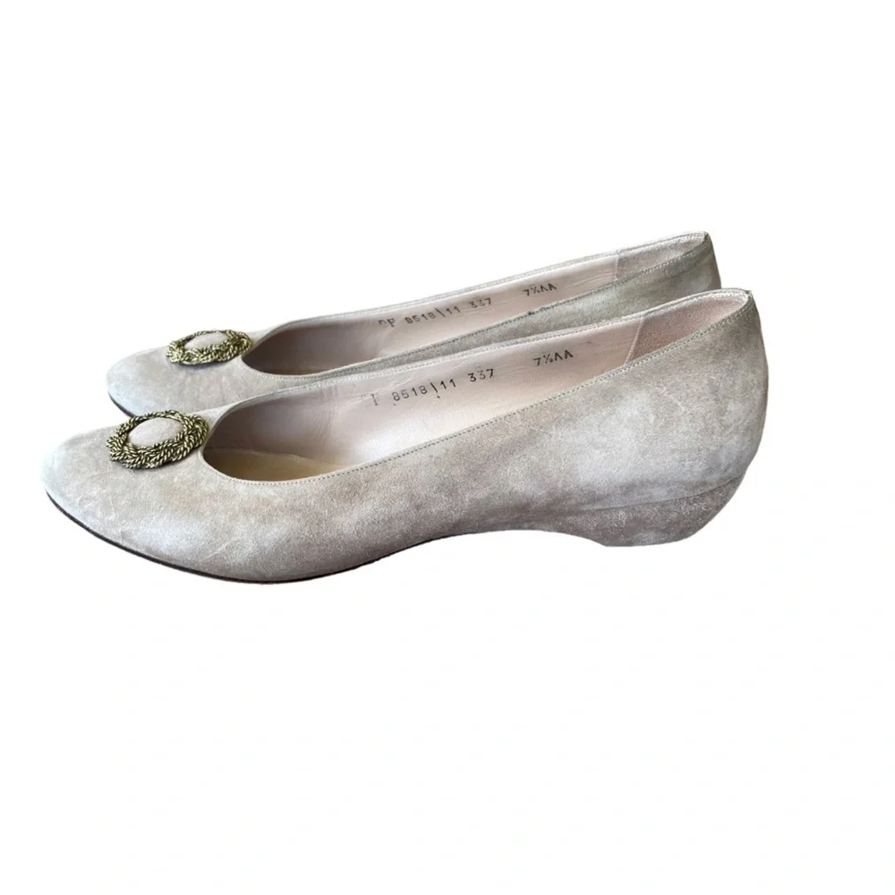 Salvatore Ferragamo vintage suede Narrow kitten heels size 7 1/2 AA